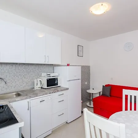 Nenada Appartement *